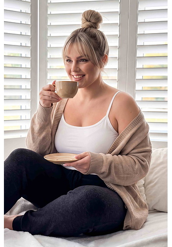Biały top plus size na cienkich ramiączkach - 105 biały plus size Donna
